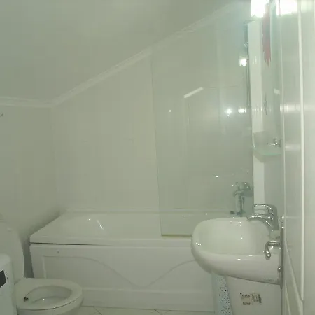 Newly Refurbished 3 Bedroom Top Floor Duplex *