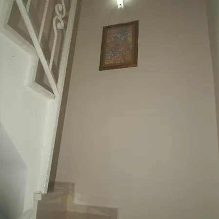 Daire Newly Refurbished 3 Bedroom Top Floor Duplex Cedit