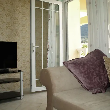 Daire Newly Refurbished 3 Bedroom Top Floor Duplex Cedit