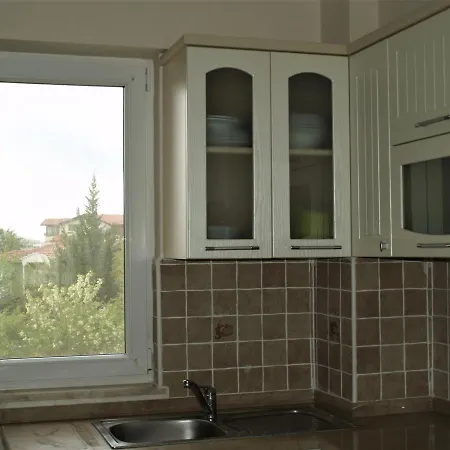 Newly Refurbished 3 Bedroom Top Floor Duplex *