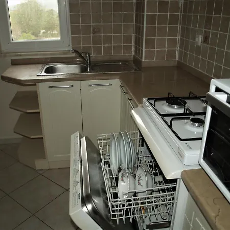 Newly Refurbished 3 Bedroom Top Floor Duplex *
