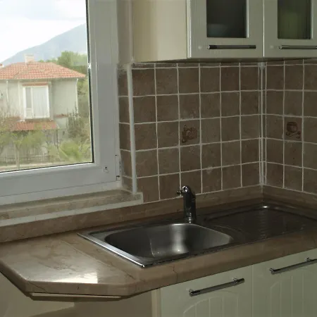 Newly Refurbished 3 Bedroom Top Floor Duplex * Cedit