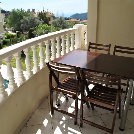Newly Refurbished 3 Bedroom Top Floor Duplex Apartament *